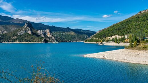 Guide&#x20;Complet&#x20;&#x3A;&#x20;Activit&#x00E9;s&#x20;et&#x20;D&#x00E9;tente&#x20;au&#x20;Lac&#x20;d&amp;&#x23;8217&#x3B;Esparron