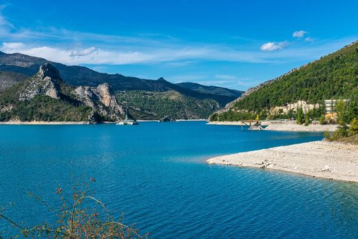 Guide Complet : Activités et Détente au Lac d&#8217;Esparron