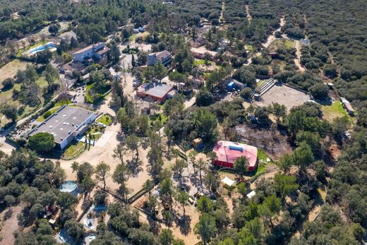 Hôtel dans le parc régional du Verdon : votre camp de base idéal à Ginasservis
